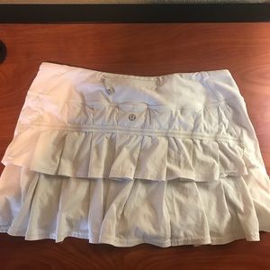 Lulu lemon Pace Setter skirt, size 6